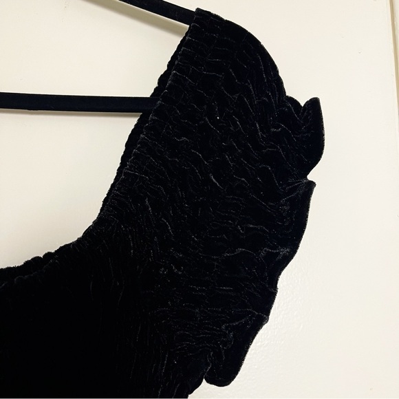 JUST LOVE Women’s Velvet Off Shoulder Black Dress - Small - Picture 4 of 8